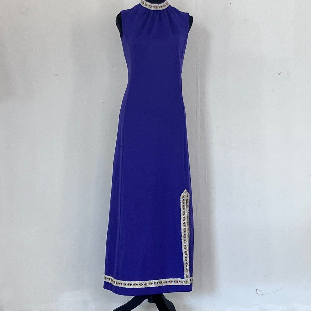 1960s Royal Purple vintage dress with gold and silver metallic threading - Picture 2 of 14